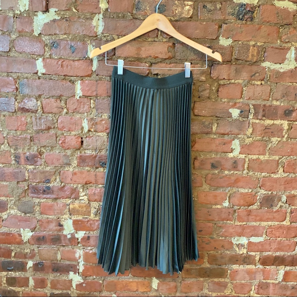 Pleated olive midi skirt